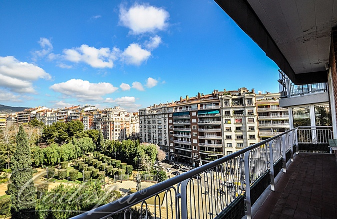 Уютная квартира с видом на парк в элитном районе Барселоны 