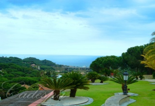 Вилла с панорамным видом на море в Сан Андреу де Льеванерос. 