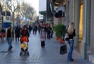 Магазин модной одежды в центре Барселоны. 